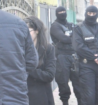 Percheziţii, derulate de Serviciul Crimă Organizată din Portul Constanţa